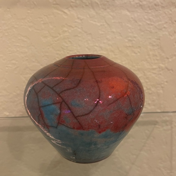 Beautiful 1980s red and Blue Spider Web Vase signed at - Picture 1 of 10